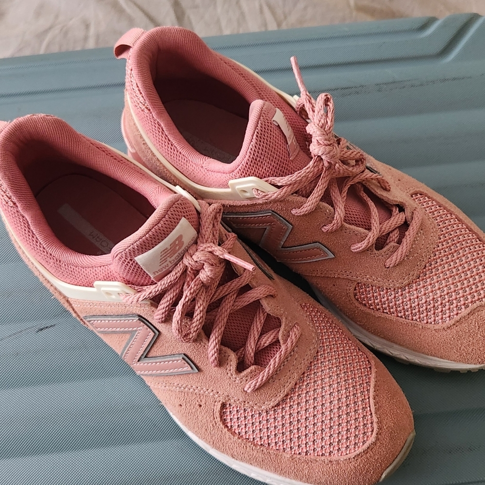 New Balance Pink 10